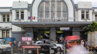 Stasiun-Stasiun Kereta Bersejarah di Jakarta