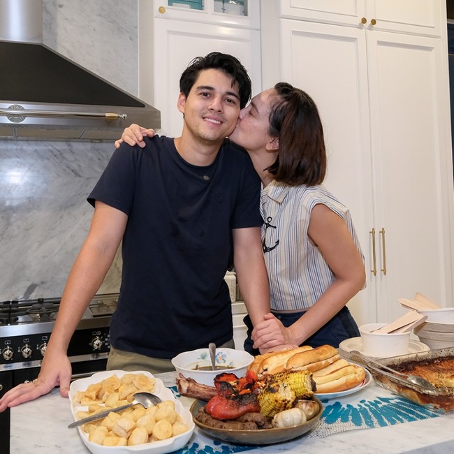 7 Potret Luna Maya Rayakan Pergantian Tahun Dengan Gaya Rambut Baru