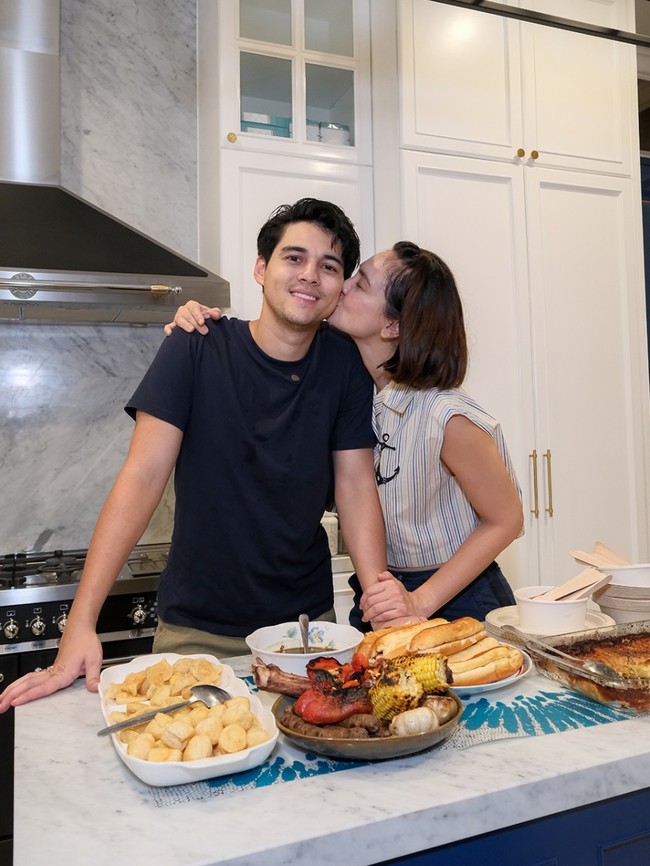 7 Potret Luna Maya Rayakan Pergantian Tahun Dengan Gaya Rambut Baru