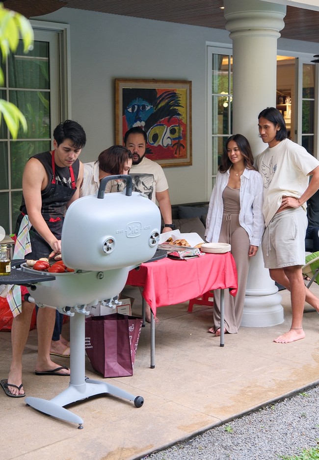 Beberapa sahabat Luna dan Maxime tampak hadir, salah satunya Sean Gelael. Sean tampak hadir didampingi kekasihnya, Hana Malasan. Foto: Instagram/@lunamaya