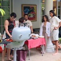 Beberapa sahabat Luna dan Maxime tampak hadir, salah satunya Sean Gelael. Sean tampak hadir didampingi kekasihnya, Hana Malasan. Foto: Instagram/@lunamaya