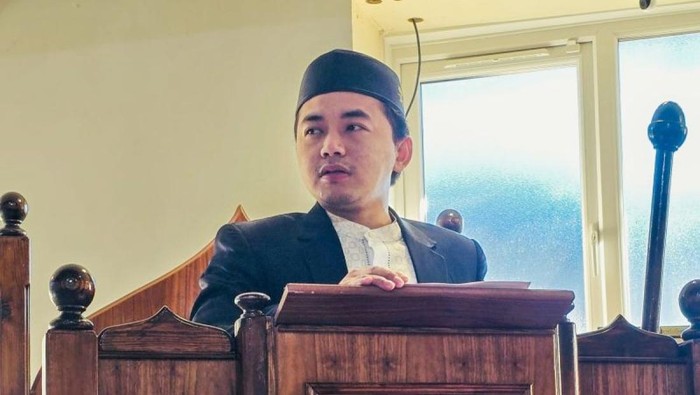 Mahasiswa Indonesia Cerita Pengalaman Jadi Imam Masjid di London