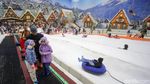 Main Salju Bareng Keluarga, Trans Snow World Ramai Saat Libur Sekolah
