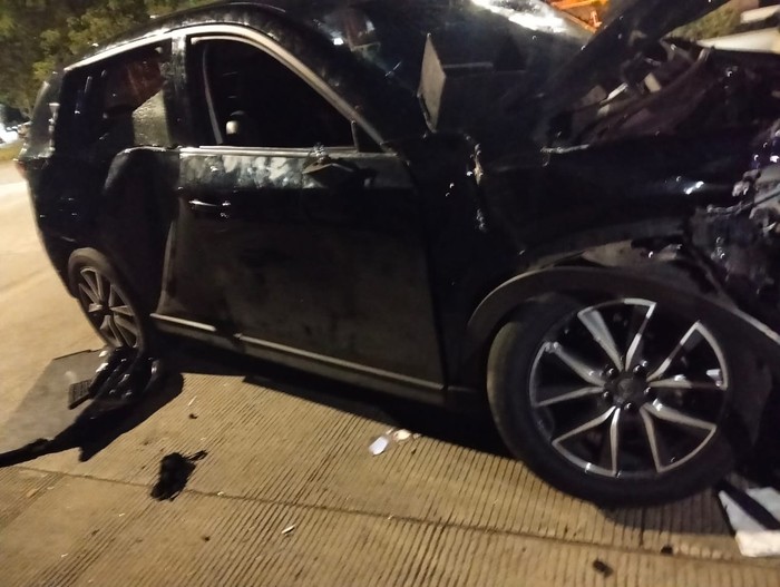 Sopir Mobil Maut Diamuk Massa Usai Tabrak Lari Berujung Terserempet KA