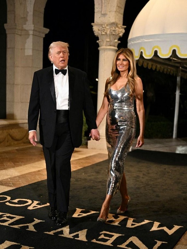 5 Gaya Melania Trump di Pesta Tahun Baru, Gaun Bling-bling Jadi Sorotan