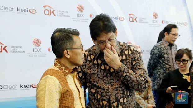 Menteri Keuangan RI, Purbaya Yudhi Sadewa berbincang dengan Ketua Komisi XI DPR RI M. Misbakhun. (CNBC Indonesia/Tri Susilo)