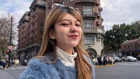 Ghea Indrawari melewati momen pergantian tahun di Shanghai, China. Seperti foto berikut ini yang diberi caption Shanghai oleh Ghea, seperti dilihat detikKalimantan pada Jumat (2/1/2026).