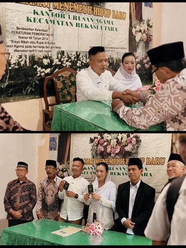 Pasangan pengantin yang memilih menikah di Kantor Urusan Agama (KUA) di Bekasi. Unggahan pernikahan tersebut langsung viral di TikTok.