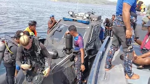 Pencarian korban kapal Putri Sakinah pada hari kedelapan di perairan Labuan Bajo, Manggarai Barat, NTT, Jumat (2/1/2025). (Foto: Dok. Basarnas Maumere)