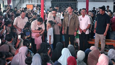 Melihat Momen Prabowo Rayakan Malam Tahun Baru Tanpa Kembang Api di Sumut