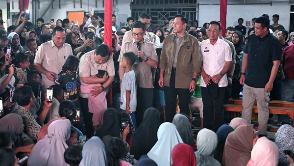 Melihat Momen Prabowo Rayakan Malam Tahun Baru Tanpa Kembang Api di Sumut