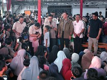 Melihat Momen Prabowo Rayakan Malam Tahun Baru Tanpa Kembang Api di Sumut