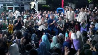 Tanpa kembang api, tanpa hitung mundur, dan tanpa pesta. Malam pergantian tahun 2025–2026 di Posko Darurat Bencana Desa Batuhula, Kecamatan Batangtoru, Kabupaten Tapanuli Selatan, dilalui dalam suasana sederhana namun penuh makna. (Foto: Dok. Diskominfo Sumut)