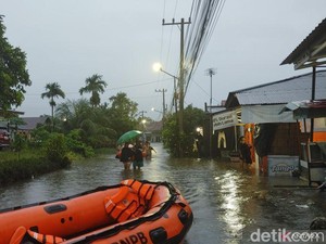 Tunggul Hitam Padang Banjir hingga 1 Meter, Ratusan Warga Dievakuasi