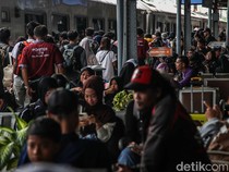 Video: Arus Balik Libur Nataru, Stasiun Pasar Senen Dipadati Penumpang