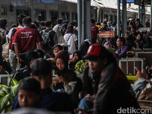 Video: 19.745 Pemudik Berangkat dari Stasiun Pasar Senen