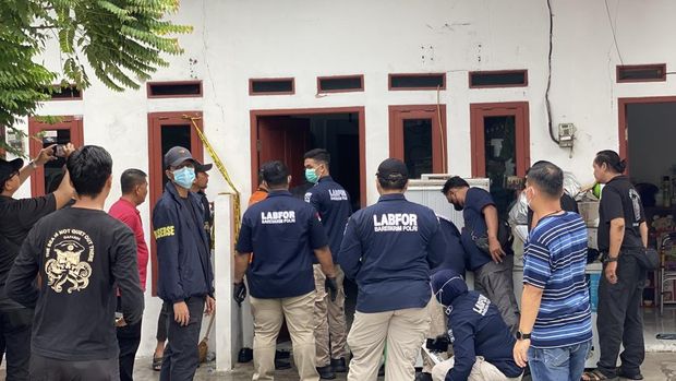 Puslabfor Olah TKP di lokasi 3 orang sekeluarga ditemukan tewas di Tanjung Priok Jakut