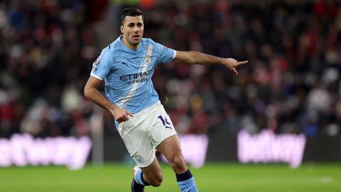 SUNDERLAND, ENGLAND - JANUARY 01: Rodri of Manchester City gestures during the Premier League match between Sunderland and Manchester City at Stadium of Light on January 01, 2026 in Sunderland, England. (Photo by George Wood/Getty Images)
