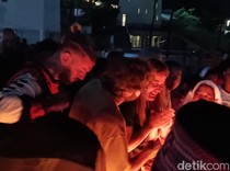 Tangis Istri Pelatih Valencia Pecah, Suasana Doa Bersama Jadi Penuh Haru