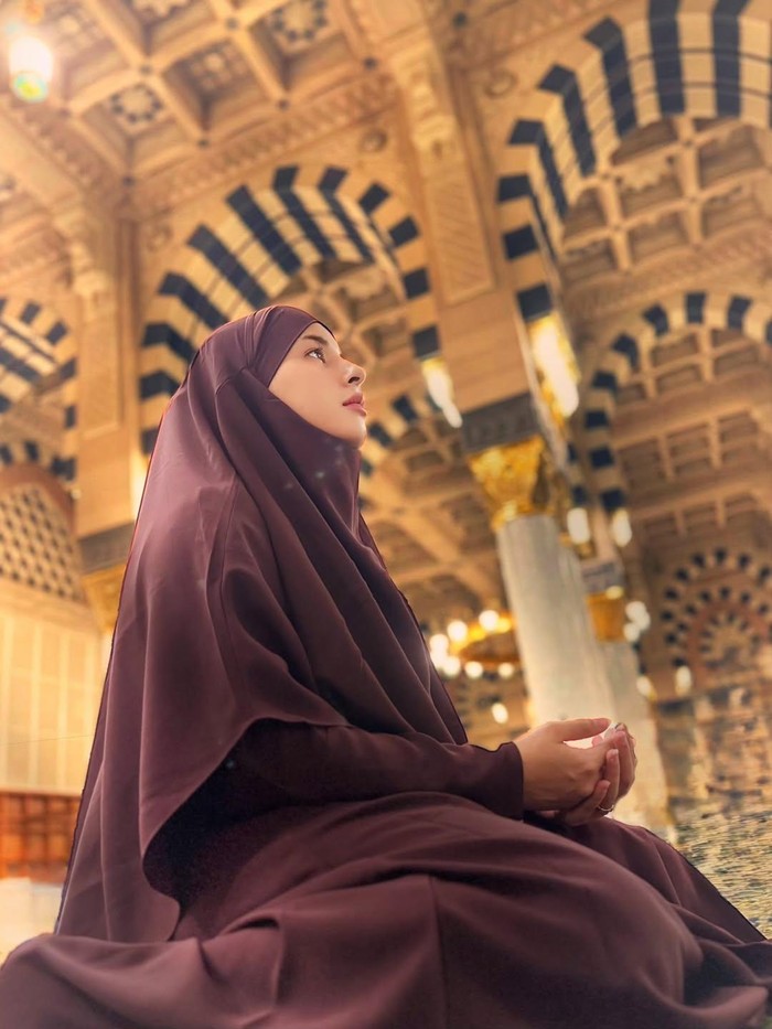 Tasya Farasya Memulai 2026, Lepaskan Beban Hidup di Raudah