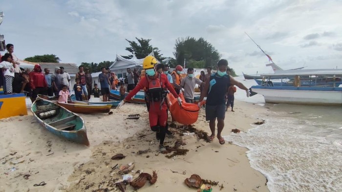Kapal Nelayan di Bangka Dihamtam Ombak, Satu ABK Ditemukan Tewas