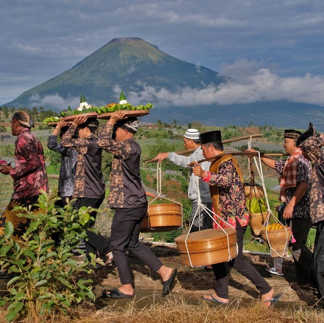 Tradisi Nyadran Rejeban Digelar di Lereng Gunung Sumbing