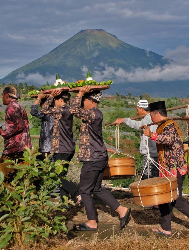 Tradisi Nyadran Rejeban Digelar di Lereng Gunung Sumbing