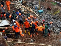 Video 4 Orang Tewas Akibat Longsor di Sumedang