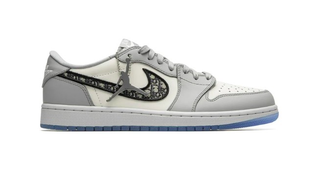 Tren Sneakers yang Out di 2026