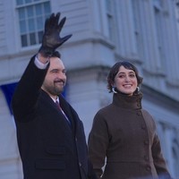 Rama hadir mendampingi Mamdani dalam dua agenda penting, yakni upacara tertutup tepat tengah malam dan pengambilan sumpah jabatan terbuka pada siang hari.  Foto: Anadolu via Getty Images/Anadolu