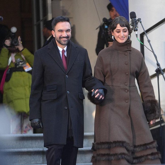 First Lady Muslim New York Tampil Memukau, Pakai Coat dari Desainer Palestina