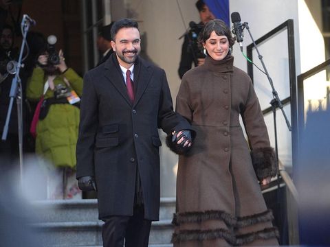 Zohran Mamdani dan Rama Duwaji NEW YORK, UNITED STATES - JANUARY 1: Democrat Mayor Zohran Mamdani becomes the first Muslim mayor of New York City, with the inauguration ceremony at City Hall, Manhattan, New York City, United States on January 1, 2026. (Photo by Selcuk Acar/Anadolu via Getty Images)