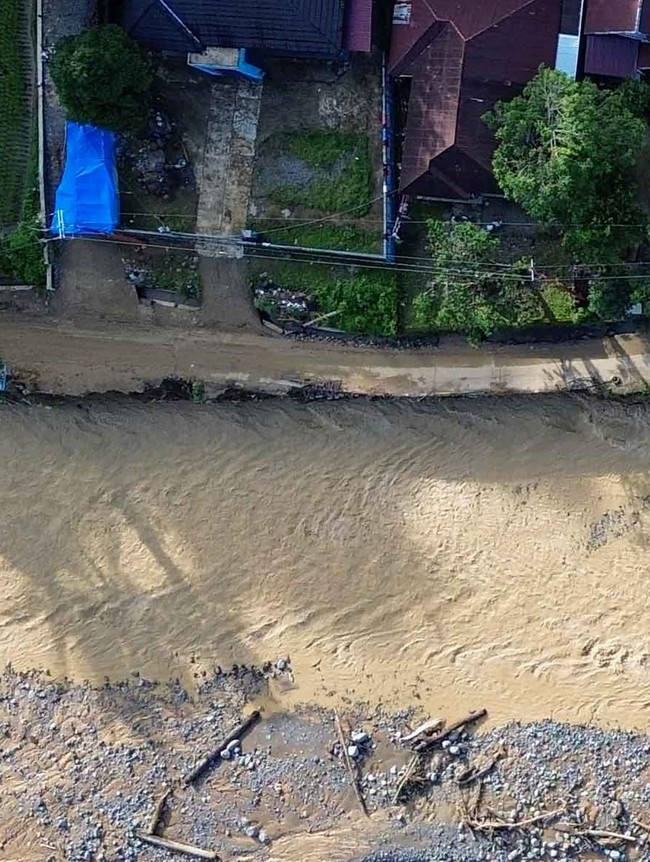 Akses Utama ke Batu Busuk Padang Putus Total