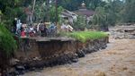 Akses Utama ke Batu Busuk Padang Putus Total