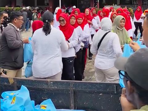 BNN bersama pemerintah daerah memberi pelatihan wirausaha dan vokasional kepada warga Berlan, Jakarta Timur (Jaktim) agar wilayah tersebut bebas narkoba. (dok BNN)