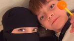 Momen Celine Evangelista Bawa 4 Anak Umrah: Gendong Si Bungsu Sambil Tawaf