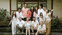 Bastian Steel, kekasih Sitha Marino, juga ada dalam kebersamaan itu. Foto: dok instagram Chicco Jerikho