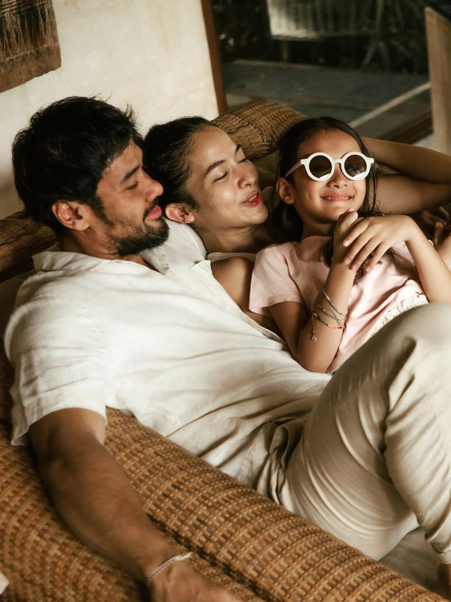 Foto Keluarga Chicco Jerikho di 2026: Live, Love, and Laugh!