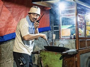 Seru! Denny Sumargo Makan Nasi Bebek hingga Cosplay jadi Tukang Nasgor