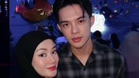 Dinda Hauw dan Rey Mbayang sudah menikah 5 tahun. Sebelumnya mereka bersatu tanpa pacaran alias taaruf. (Foto: dok Instagram dindahw)