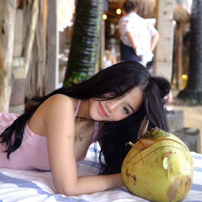 Fuji Liburan ke Bali Bareng Erika Carlina, Nggak Lupa Kulineran Enak!