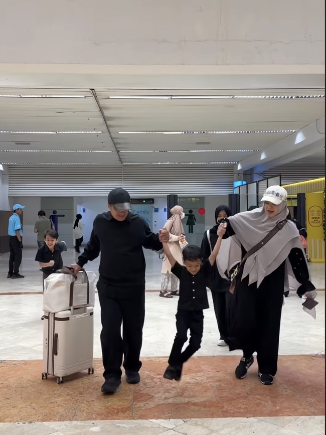 Yeay! Akhirnya Irfan Hakim Liburan Juga dengan Keluarga