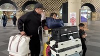 Irfan Hakim dan keluarga memilih liburan dengan menggunakan jalur udara. Foto: dok instagram Irfan Hakim