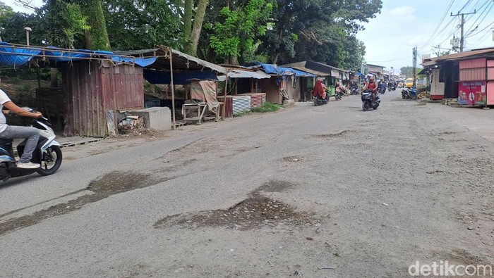 Jalan Terusan Deli Serdang Makin Rusak Pasca Banjir, Warga: Sering Kecelakaan
