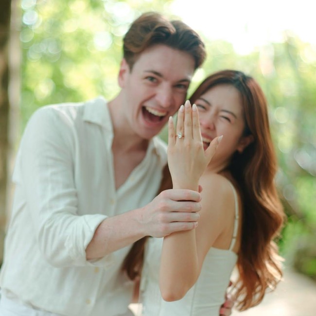 Jennifer Christie Dilamar Mas Bule: Yes, Yes, Yes!