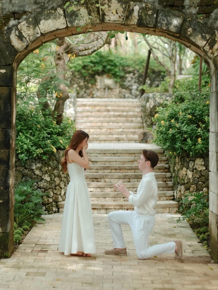 Jennifer Christie dilamar Alastair.