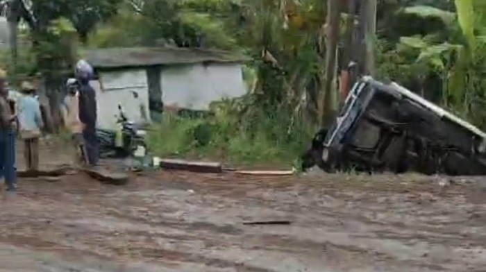 5 Orang Luka-luka Imbas Kecelakaan Beruntun Ekskavator dan Mobil di Bogor