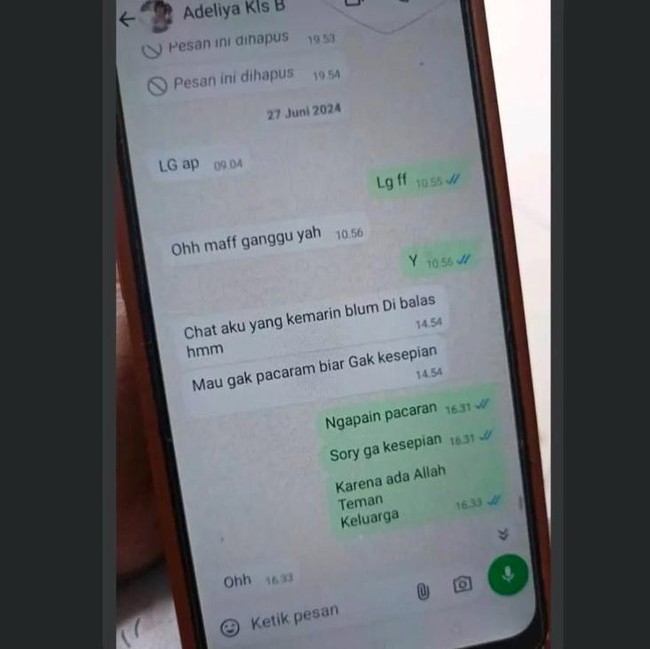 Isinya Tak Terduga! Chat Random Ini Sukses Bikin Ngakak Guling-guling