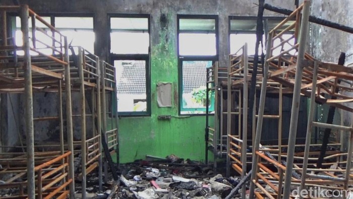 Saat Al-Quran Selamat dari Kebakaran Meski Seisi Ruangan MAN 2 Jogja Hangus