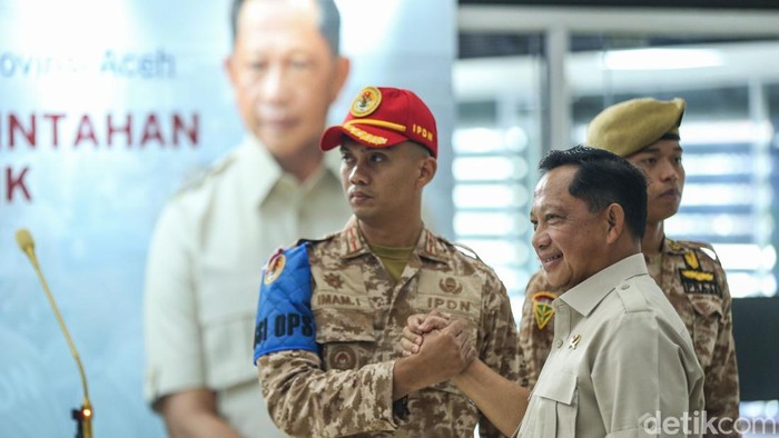 Kementerian Dalam Negeri (Kemendagri) mengirimkan 1.138 praja Institut Pemerintahan Dalam Negeri (IPDN) di Terminal 1 Bandara Soekarno Hatta, Tangerang, Sabtu (3/1/2026).